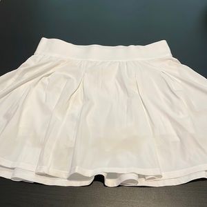 White LuLulemon flowy skirt size 6